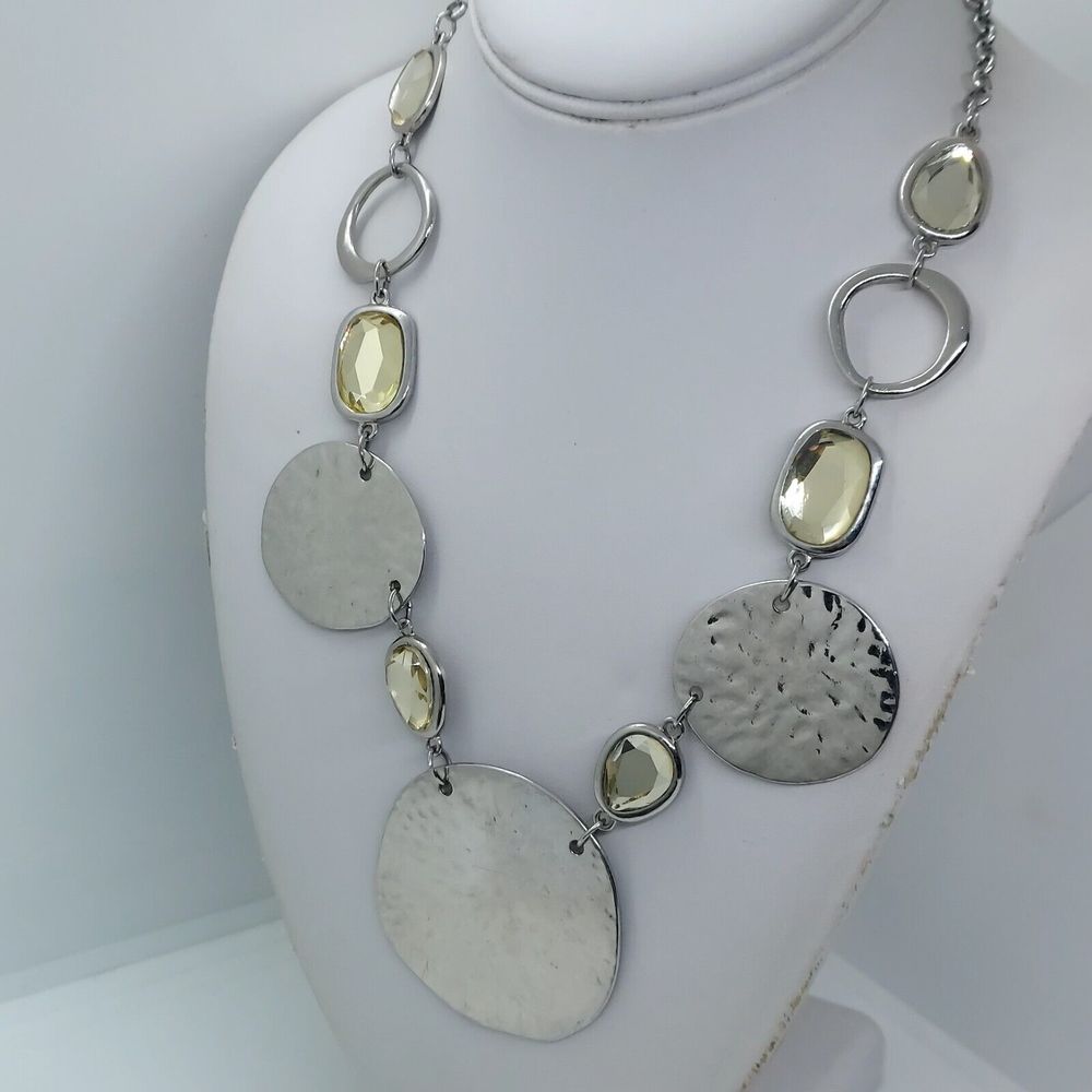 Silver Tone Disc‎ Necklace